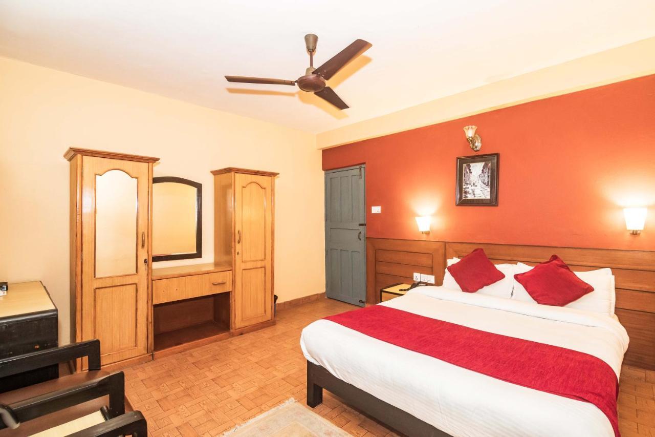 Hotel Silver Oaks